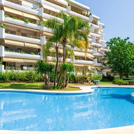 En Con Piscina,golf Y Parking Privado