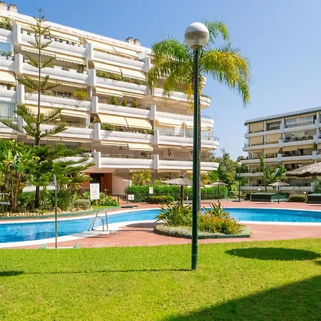 Apartment En Con Piscina,golf Y Parking Privado Marbella