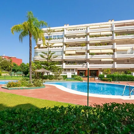En Con Piscina,golf Y Parking Privado Apartment