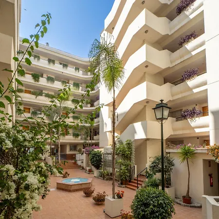 En Con Piscina,golf Y Parking Privado * Marbella